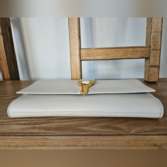 YSL Cream Leather Clutch - Yves Saint Laurent - Picture 6 of 12